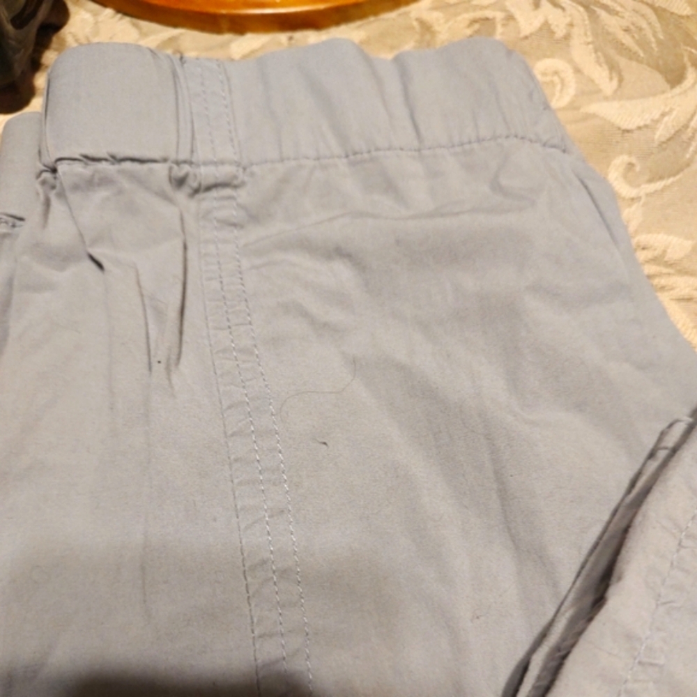 ▪️🩶▪️Marvelous Chico's Dove Grey Cargo Utility Capri Pants - 4 (0 Chico's Size) - Picture 13 of 16